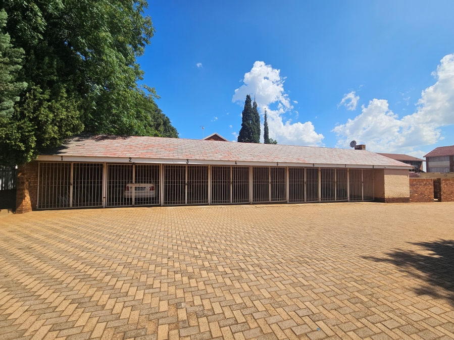 To Let 2 Bedroom Property for Rent in Adamayview North West